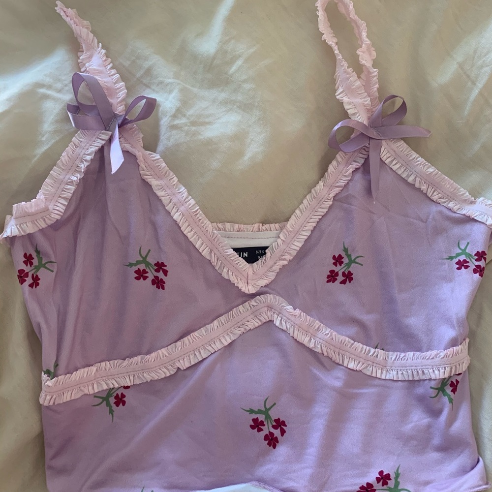 SUPER cute flower crop top